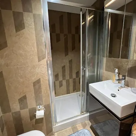 Luxury Apartment *